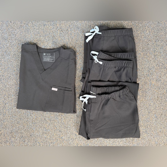 FIGS Lot of 4 Men's Scrubs Size S, Pants(2)TM3001, (1)FM4500, (1) Top FM1500 Blk - Picture 1 of 3